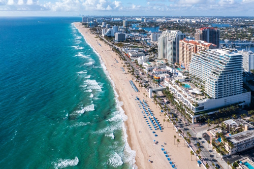 Beachfront hotels and resorts in Fort Lauderdale, Florida – showcasing the scale and diversity of the U.S. hospitality market with oceanfront tourism and urban growth.